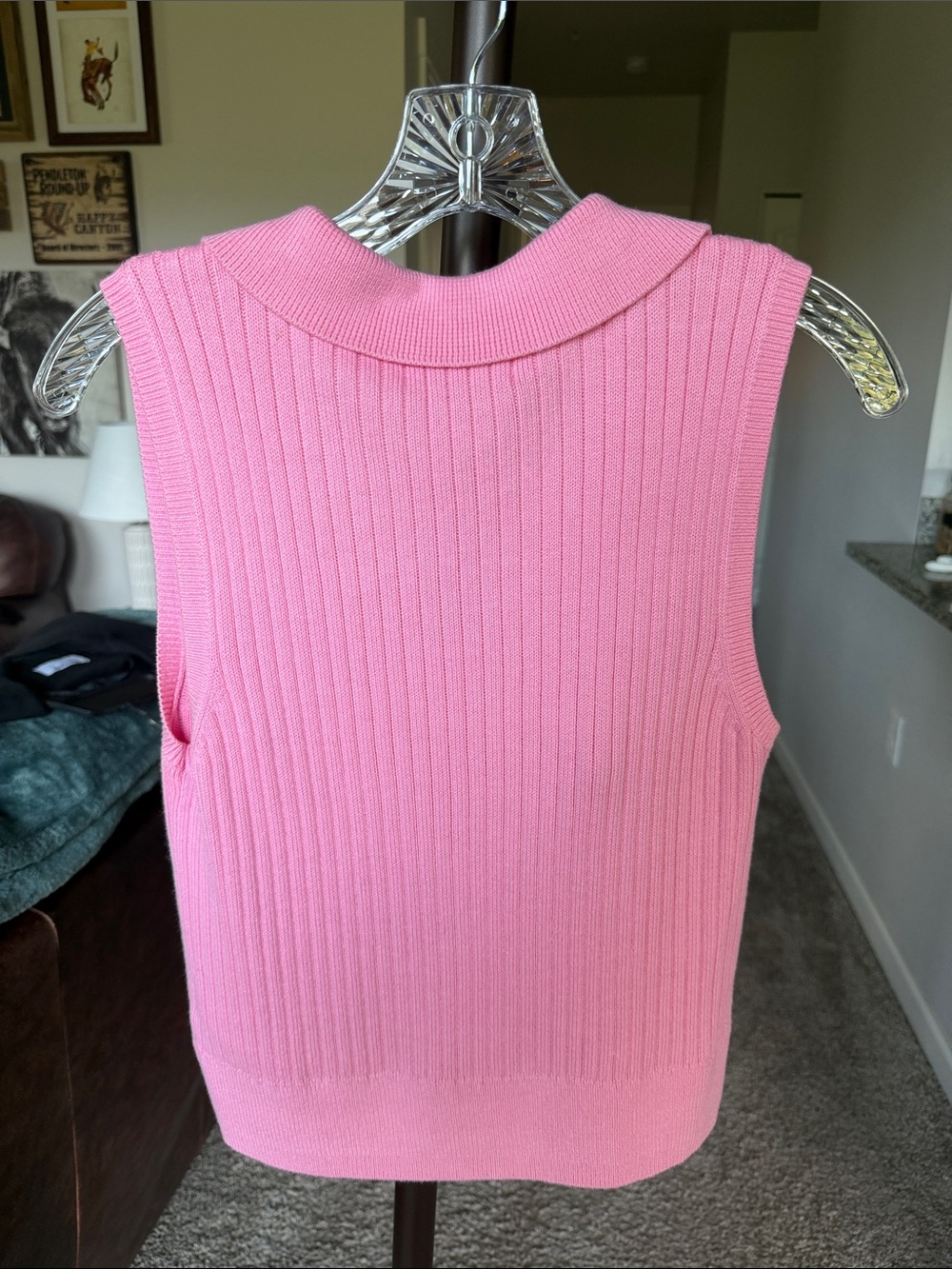Old Navy Pink Ribbed Sleeveless V-Neck Polo Sweater - Picture 2 of 2